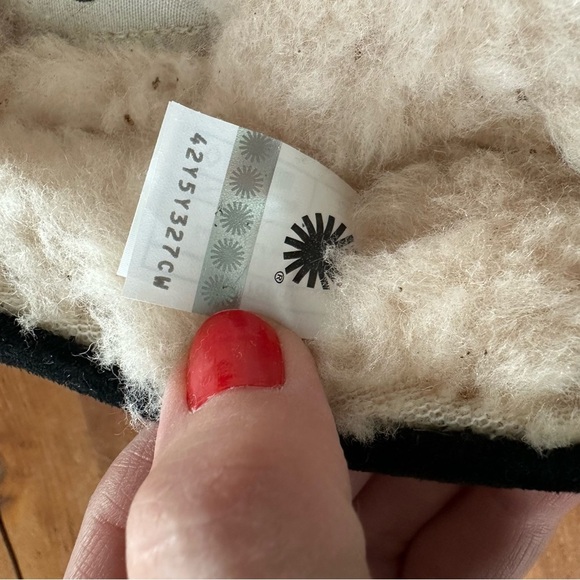 Ugg Ansley Slipper Black Water Resistant Suede - Picture 7 of 9